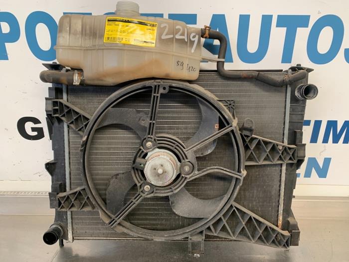 Used Radiator Renault Modus/Grand Modus (JP) 1.2 16V Eco Price € 30,00 Margin scheme offered by Autodemontagebedrijf R. Poeste B.V.