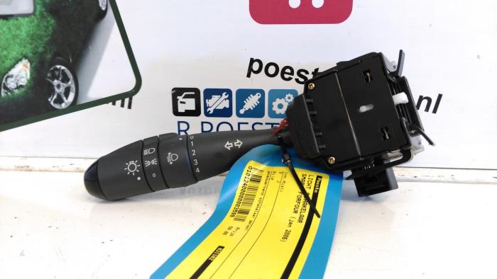 Usados Interruptor de luz Smart Forfour (454) 1.1 12V Precio € 50,00 Norma de margen ofrecido por Autodemontagebedrijf R. Poeste B.V.