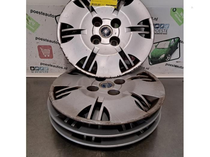 Wheel cover set from a Fiat Panda (169) 1.2 Fire 2005