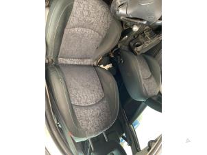 Używane Fotel lewy Peugeot 206 SW (2E/K) 1.6 16V Cena € 50,00 Procedura marży oferowane przez Autodemontagebedrijf R. Poeste B.V.