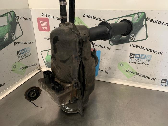 Power steering pump from a Peugeot 307 (3A/C/D) 1.6 16V 2001