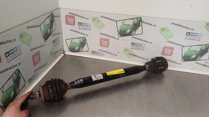 Begagnade Drivaxel, höger fram Seat Ibiza III (6L1) 1.2 12V Pris € 30,00 Marginaltabell erbjuds av Autodemontagebedrijf R. Poeste B.V.