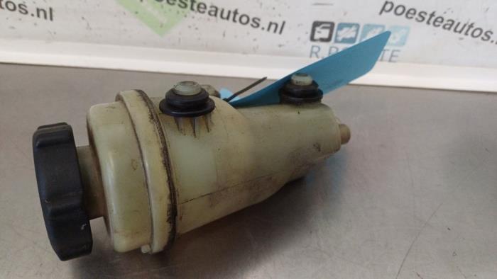 Begagnade Styrservotank Ford Focus 1 Wagon 1.6 16V Pris € 15,00 Marginaltabell erbjuds av Autodemontagebedrijf R. Poeste B.V.