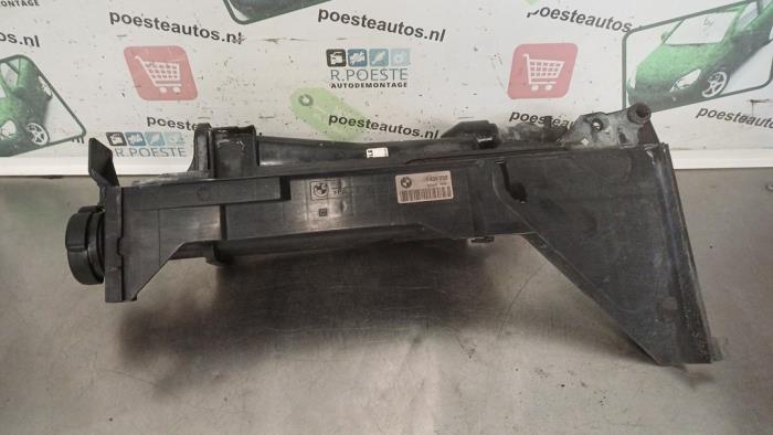 Begagnade Expansionskärl BMW 3 serie Touring (E46/3) 316i 16V Pris € 20,00 Marginaltabell erbjuds av Autodemontagebedrijf R. Poeste B.V.
