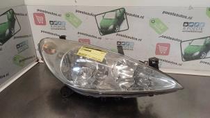 Used Headlight, right Peugeot 307 (3A/C/D) 1.6 16V Price € 20,00 Margin scheme offered by Autodemontagebedrijf R. Poeste B.V.