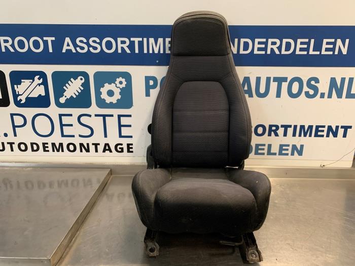 Używane Fotel prawy Mazda MX-5 (NA18/35/6C/8C) 1.6i 16V Cena € 75,00 Procedura marży oferowane przez Autodemontagebedrijf R. Poeste B.V.