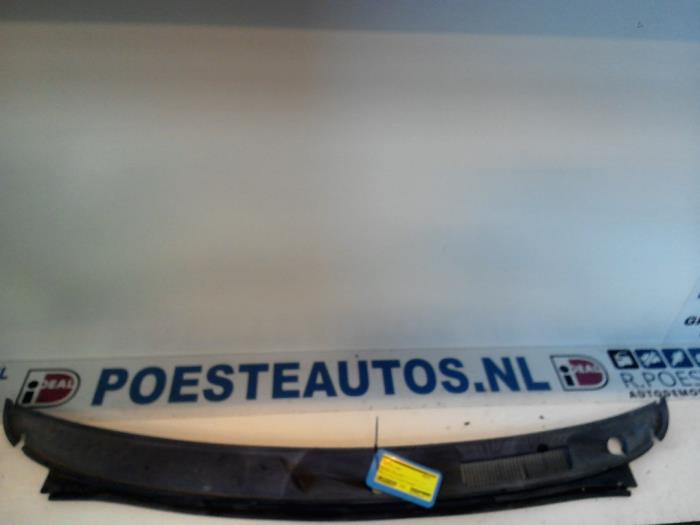 Używane Parawan Suzuki Alto (RF410) 1.1 16V Cena € 20,00 Procedura marży oferowane przez Autodemontagebedrijf R. Poeste B.V.