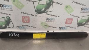 Używane Listwa ozdobna pokrywy bagaznika Citroen Xsara Picasso (CH) 1.8 16V Cena € 20,00 Procedura marży oferowane przez Autodemontagebedrijf R. Poeste B.V.