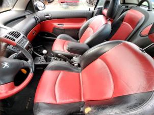 Gebrauchte Sitz rechts Peugeot 206 CC (2D) 2.0 16V Preis € 85,00 Margenregelung angeboten von Autodemontagebedrijf R. Poeste B.V.