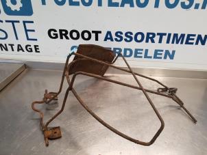 Used Spare wheel mechanism Opel Combo (Corsa C) 1.7 DI 16V Price € 50,00 Margin scheme offered by Autodemontagebedrijf R. Poeste
