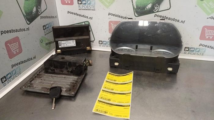 Used Engine management computer Ford Fusion 1.6 16V Price € 135,00 Margin scheme offered by Autodemontagebedrijf R. Poeste B.V.