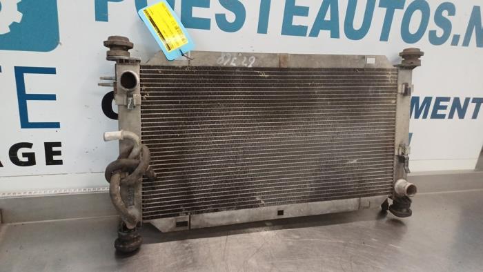 Radiator from a Ford Focus 1 Wagon 1.6 16V 2004