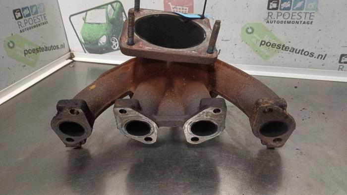 Exhaust manifold from a Citroën C3 (FC/FL/FT) 1.1 2005