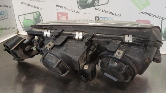 Gebrauchte Scheinwerfer Fitting Volvo S80 (TR/TS) 2.4 SE 20V 170 Preis € 30,00 Margenregelung angeboten von Autodemontagebedrijf R. Poeste B.V.