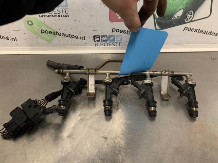 Usagé Système d'injection Opel Meriva (A) 1.6 16V Prix € 40,00 Règlement à la marge proposé par Autodemontagebedrijf R. Poeste B.V.