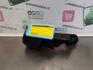 Usagé Ceinture de sécurité avant droite Opel Zafira (M75) 1.6 16V Prix € 30,00 Règlement à la marge proposé par Autodemontagebedrijf R. Poeste B.V.