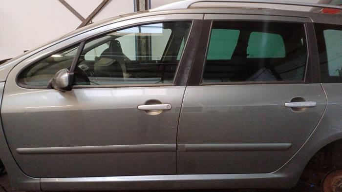 Drzwi lewe tylne wersja 4-drzwiowa z Peugeot 307 SW (3H) 1.6 16V 2008