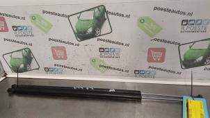 Used Set of tailgate gas struts Peugeot Expert (G9) 2.0 HDi 120 Price € 20,00 Margin scheme offered by Autodemontagebedrijf R. Poeste