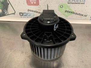 Usagé Moteur de ventilation chauffage Daihatsu Sirion 2 (M3) 1.0 12V DVVT Prix € 20,00 Règlement à la marge proposé par Autodemontagebedrijf R. Poeste B.V.