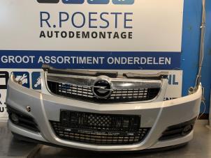 Usagé Pare-chocs avant Opel Vectra C Caravan 2.2 DIG 16V Prix € 100,00 Règlement à la marge proposé par Autodemontagebedrijf R. Poeste B.V.