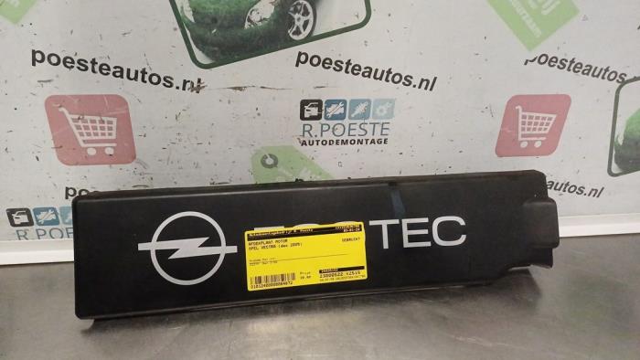 Gebrauchte Abdeckblech Motor Opel Vectra C Caravan 2.2 DIG 16V Preis € 20,00 Margenregelung angeboten von Autodemontagebedrijf R. Poeste B.V.
