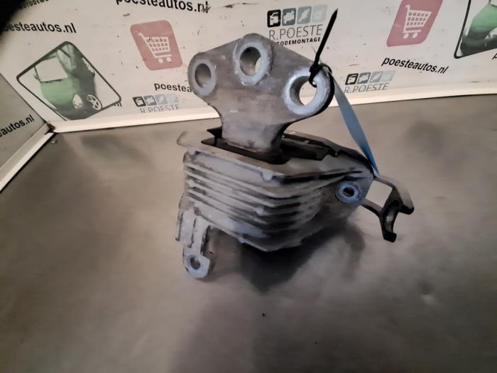 Used Engine mount Chevrolet Cruze (300) 1.8 16V VVT Price € 20,00 Margin scheme offered by Autodemontagebedrijf R. Poeste B.V.