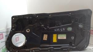 Używane Mechanizm szyby prawej przedniej wersja 2-drzwiowa Ford Fiesta 6 (JA8) 1.6 16V Sport Cena € 40,00 Procedura marży oferowane przez Autodemontagebedrijf R. Poeste B.V.
