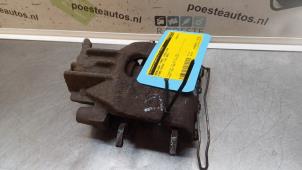 Used Front brake calliper, left Ford Focus 1 1.6 16V Price € 30,00 Margin scheme offered by Autodemontagebedrijf R. Poeste