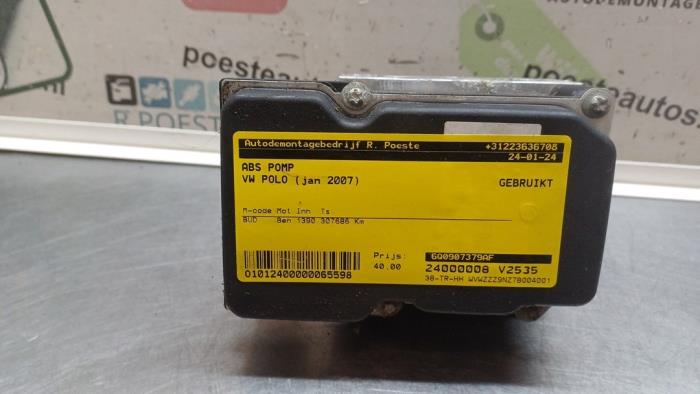 ABS pump from a Volkswagen Polo IV (9N1/2/3) 1.4 16V 2007