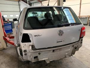 Usados Portón trasero Volkswagen Golf IV (1J1) 1.6 16V Precio € 100,00 Norma de margen ofrecido por Autodemontagebedrijf R. Poeste B.V.