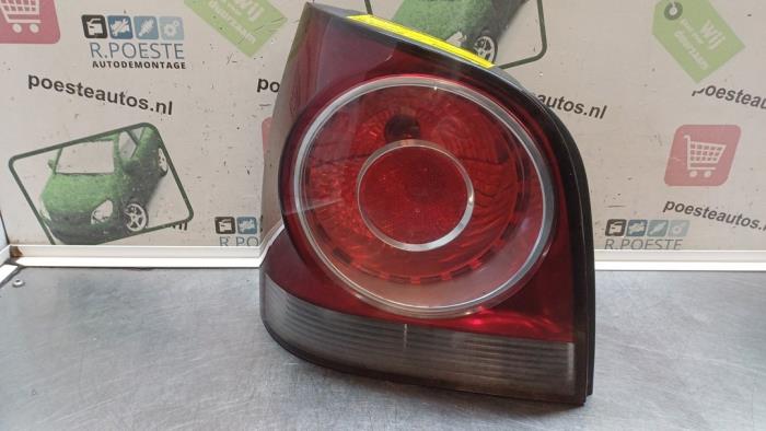 Taillight, left from a Volkswagen Polo IV (9N1/2/3) 1.4 16V 2007
