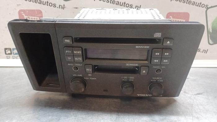Używane Radio Volvo S60 I (RS/HV) 2.4 20V Bi-fuel LPG Cena € 40,00 Procedura marży oferowane przez Autodemontagebedrijf R. Poeste B.V.