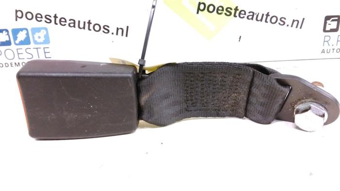 Rear seatbelt buckle, centre from a Fiat Panda (169) 1.1 Fire 2005