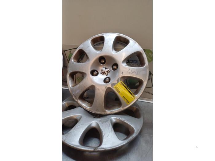 Wheel cover set from a Peugeot 307 (3A/C/D) 1.6 16V 2002