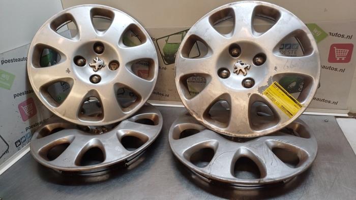 Wheel cover set from a Peugeot 307 (3A/C/D) 1.6 16V 2002