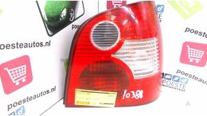 Używane Tylne swiatlo pozycyjne prawe Volkswagen Polo IV (9N1/2/3) 1.4 16V Cena € 10,00 Procedura marży oferowane przez Autodemontagebedrijf R. Poeste B.V.
