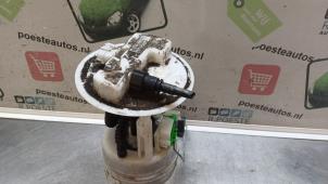 Używane Pompa benzynowa Renault Twingo II (CN) 1.2 16V Cena € 30,00 Procedura marży oferowane przez Autodemontagebedrijf R. Poeste B.V.