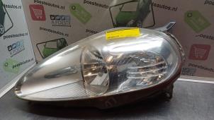 Used Headlight, left Fiat Grande Punto (199) 1.2 Price € 30,00 Margin scheme offered by Autodemontagebedrijf R. Poeste B.V.