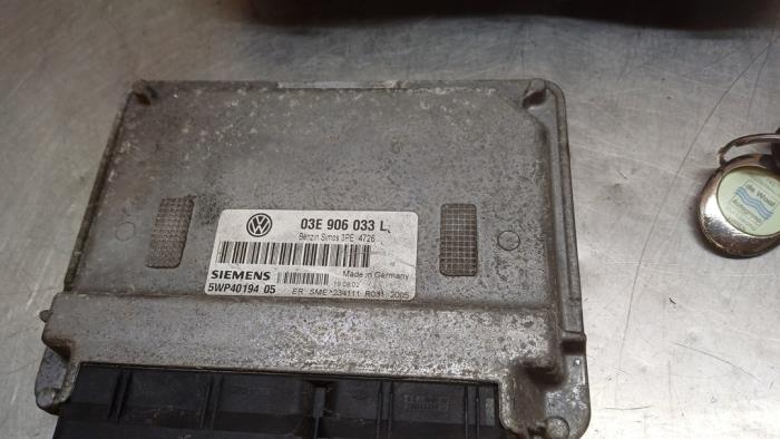Ordenador de gestión de motor de un Volkswagen Polo IV (9N1/2/3) 1.2 12V 2002