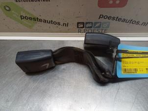 Used Rear seatbelt buckle, centre Kia Picanto (BA) 1.0 12V Price € 20,00 Margin scheme offered by Autodemontagebedrijf R. Poeste B.V.