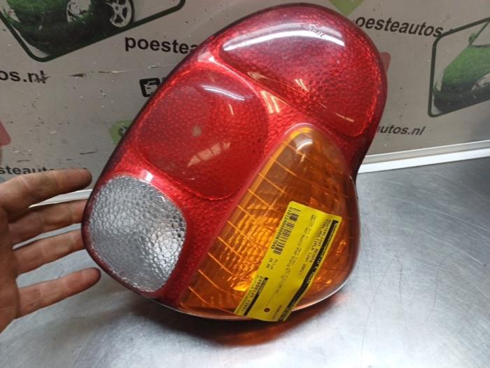Taillight, right from a Fiat Multipla (186) 1.9 JTD 110 2001