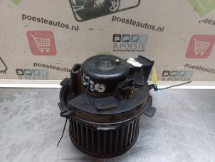 Usados Motor de ventilador de calefactor Peugeot 307 (3A/C/D) 1.6 16V Precio € 30,00 Norma de margen ofrecido por Autodemontagebedrijf R. Poeste B.V.