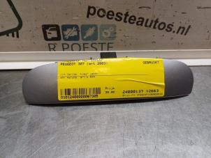Używane Uchwyt tylnej klapy Peugeot 307 (3A/C/D) 1.6 16V Cena € 20,00 Procedura marży oferowane przez Autodemontagebedrijf R. Poeste B.V.