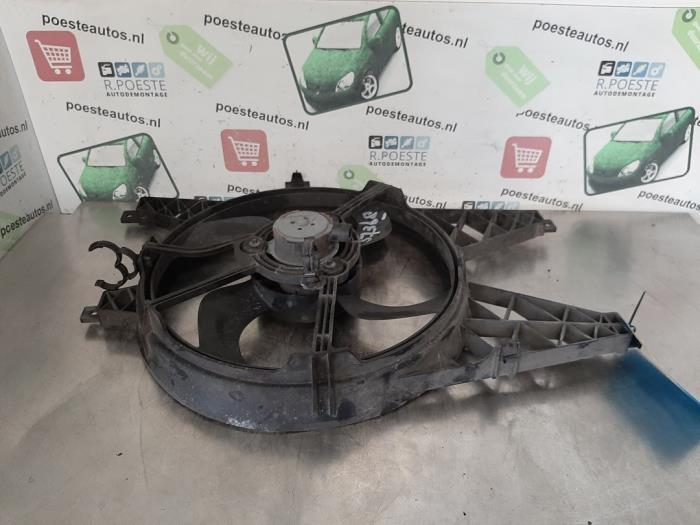 Gebrauchte Kühlerventilator Renault Twingo II (CN) 1.2 Preis € 20,00 Margenregelung angeboten von Autodemontagebedrijf R. Poeste B.V.