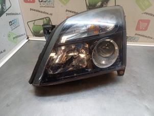 Used Headlight, left Opel Vectra C GTS 2.2 DIG 16V Price € 30,00 Margin scheme offered by Autodemontagebedrijf R. Poeste B.V.