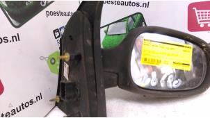 Used Wing mirror, right Renault Scénic I (JA) 2.0 16V Price € 15,00 Margin scheme offered by Autodemontagebedrijf R. Poeste B.V.