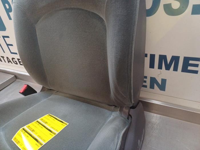 Seat, left from a Peugeot 206 (2A/C/H/J/S) 1.4 XR,XS,XT,Gentry 2000