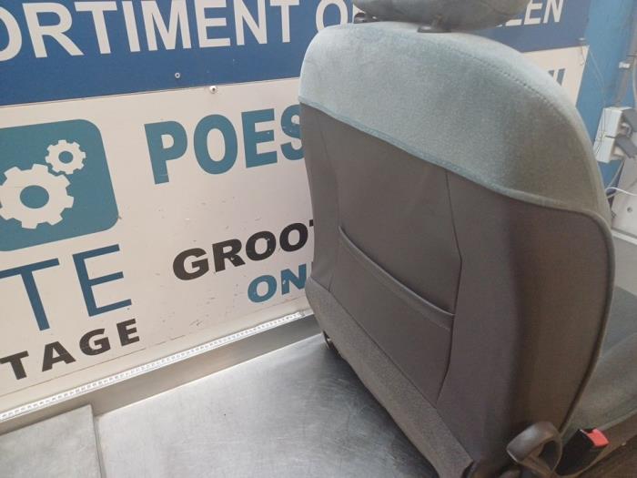 Seat, left from a Peugeot 206 (2A/C/H/J/S) 1.4 XR,XS,XT,Gentry 2000