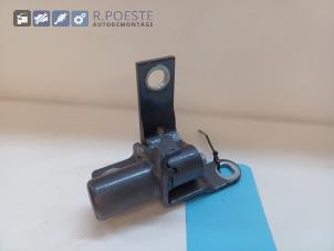 Used Rear door hinge, right Ford S-Max (GBW) 2.0 TDCi 16V 140 Price € 10,00 Margin scheme offered by Autodemontagebedrijf R. Poeste B.V.