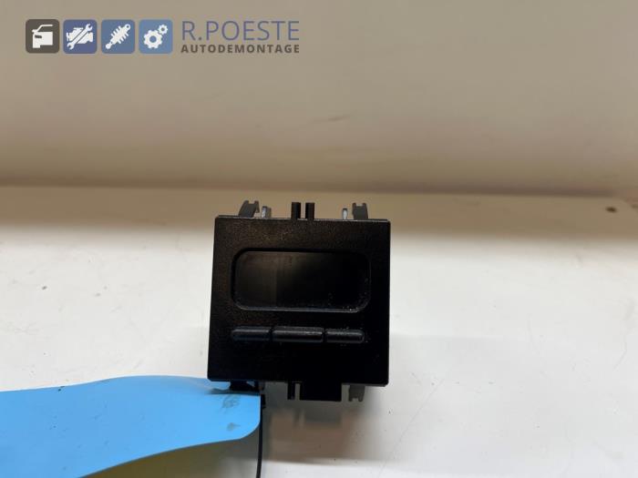 Begagnade Innerdisplay Renault Scénic I (JA) 1.6 16V Pris € 20,00 Marginaltabell erbjuds av Autodemontagebedrijf R. Poeste B.V.